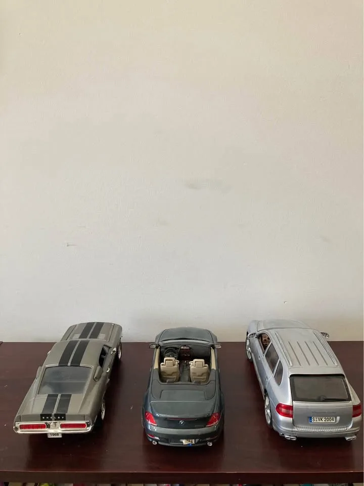Set of 3 Diecast Model Cars image indicator(4)