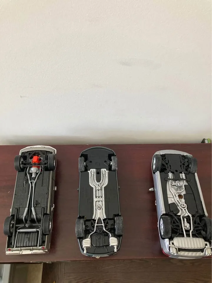 Set of 3 Diecast Model Cars image indicator(5)