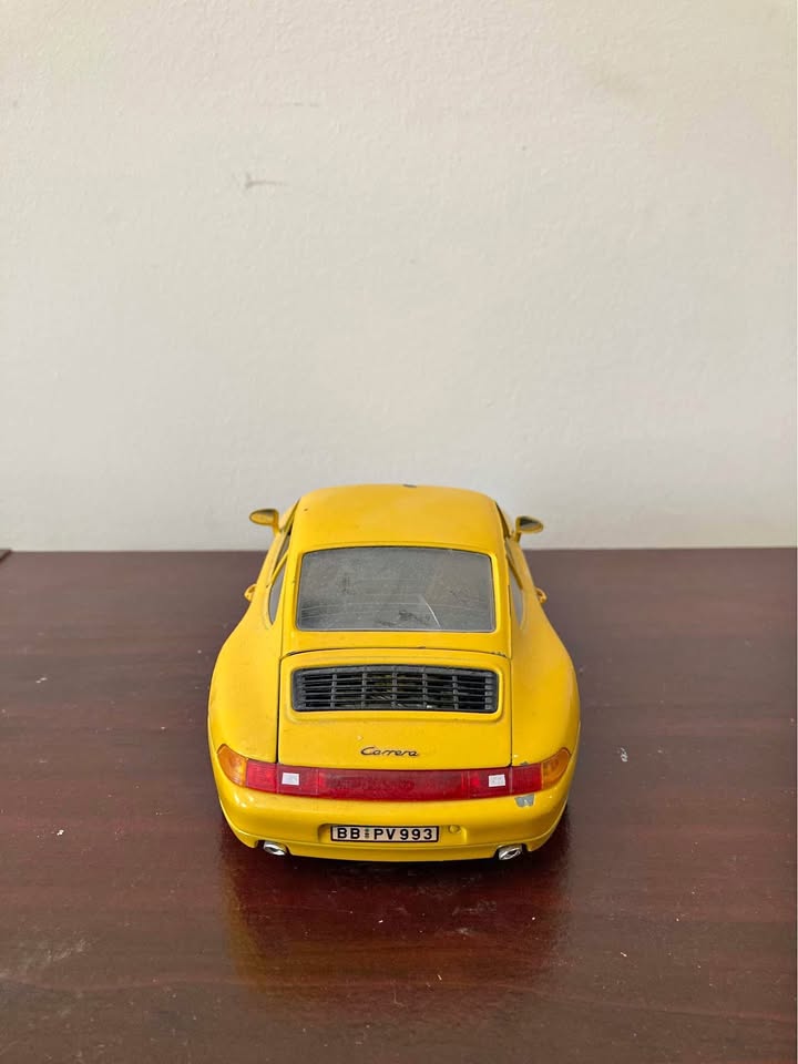 Porsche 911 Carrera Diecast Model Car – 1:18 Scale