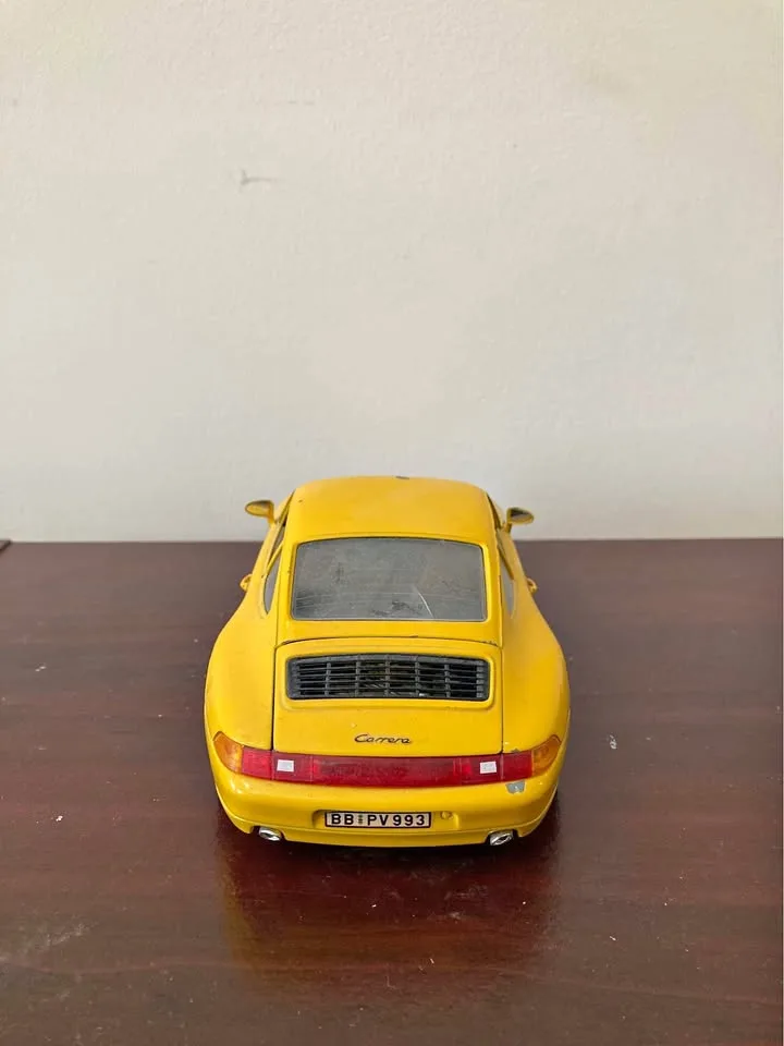 Porsche 911 Carrera Diecast Model Car – 1:18 Scale thumbnail
