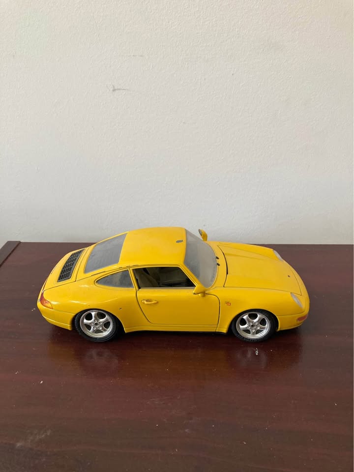 Porsche 911 Carrera Diecast Model Car – 1:18 Scale - photo 2