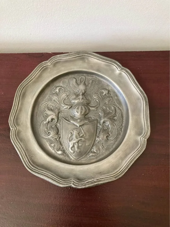 Vintage Pewter Wall Plate with Coat of Arms Crest image indicator(2)
