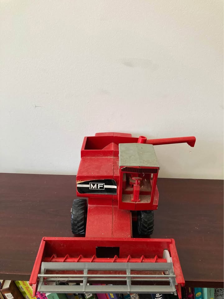 Vintage Massey Ferguson MF-760 Combine Harvester Toy - photo 2