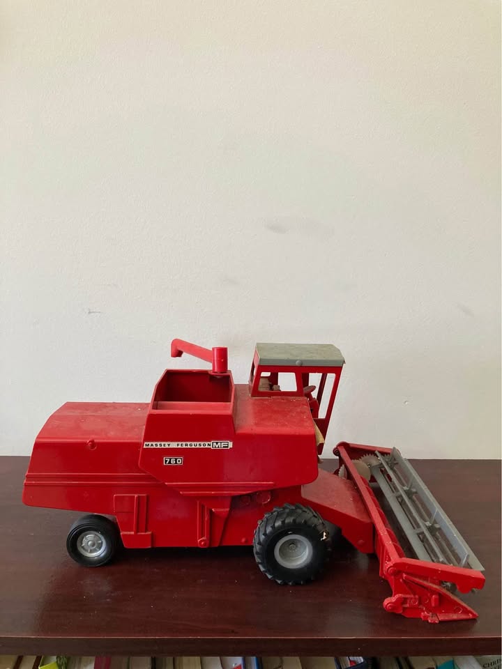 Vintage Massey Ferguson MF-760 Combine Harvester Toy - photo 4