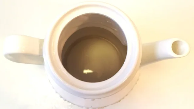 Enesco Daisy Tea Pot Creamer Saucer And Milk Lid Ceramic image indicator(9)