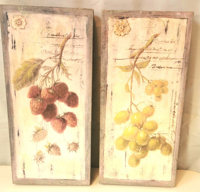Painted Lightwood Stawberries Grapes Older Vintage Kitchen Displ