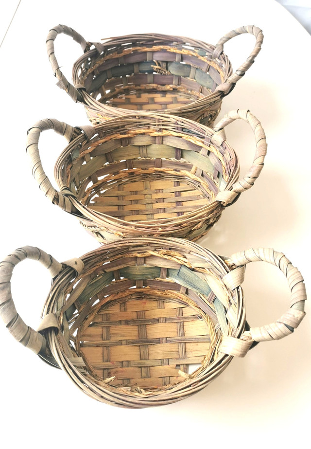 Vintage Set of Three Collapsable Display Baskets - photo 4