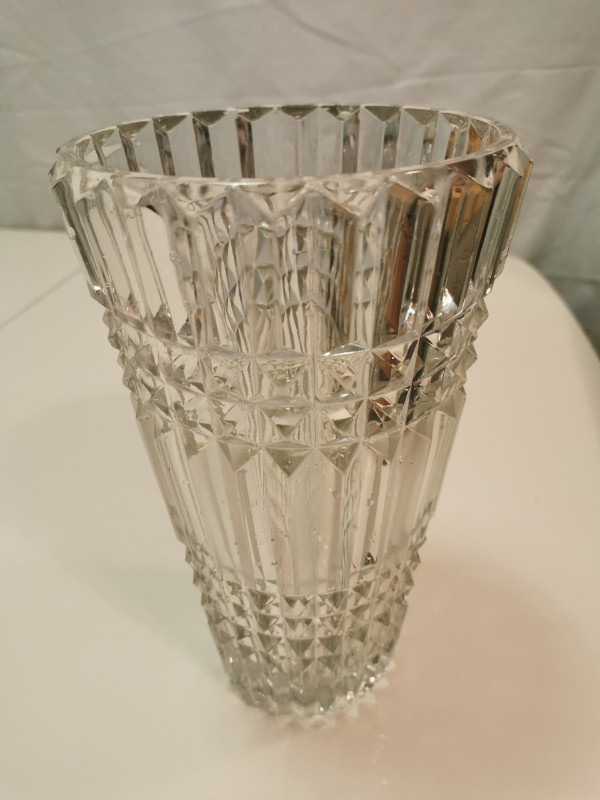 Vintage Heavy Crystal Vase Diamond Pattern Rare - photo 2