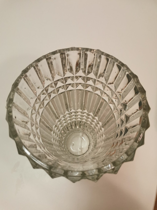 Vintage Heavy Crystal Vase Diamond Pattern Rare - photo 3