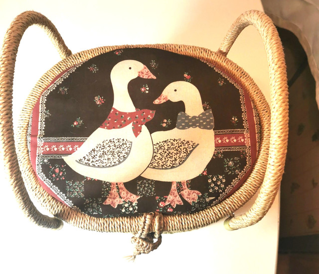 Sewing Basket Rattan Vintage Satin Liner Ducks Large - photo 2