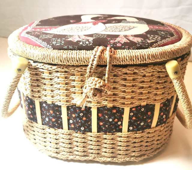 Sewing Basket Rattan Vintage Satin Liner Ducks Large - photo 3
