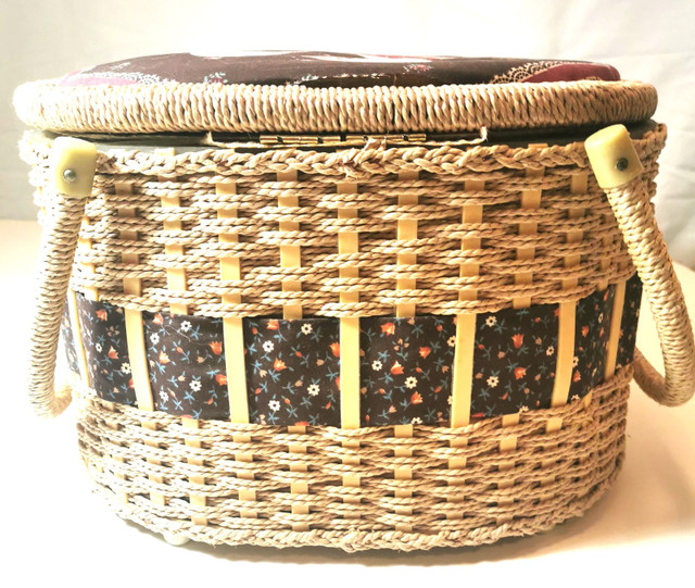 Sewing Basket Rattan Vintage Satin Liner Ducks Large - photo 5