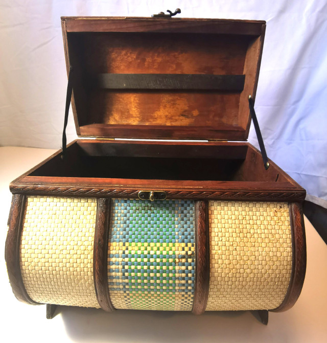 Storage Chest Display Chest Vintage Wicker Clasp Closure