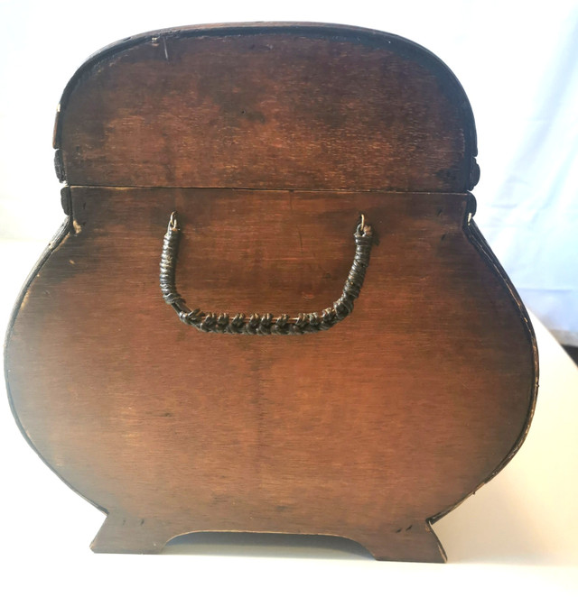 Storage Chest Display Chest Vintage Wicker Clasp Closure - photo 5