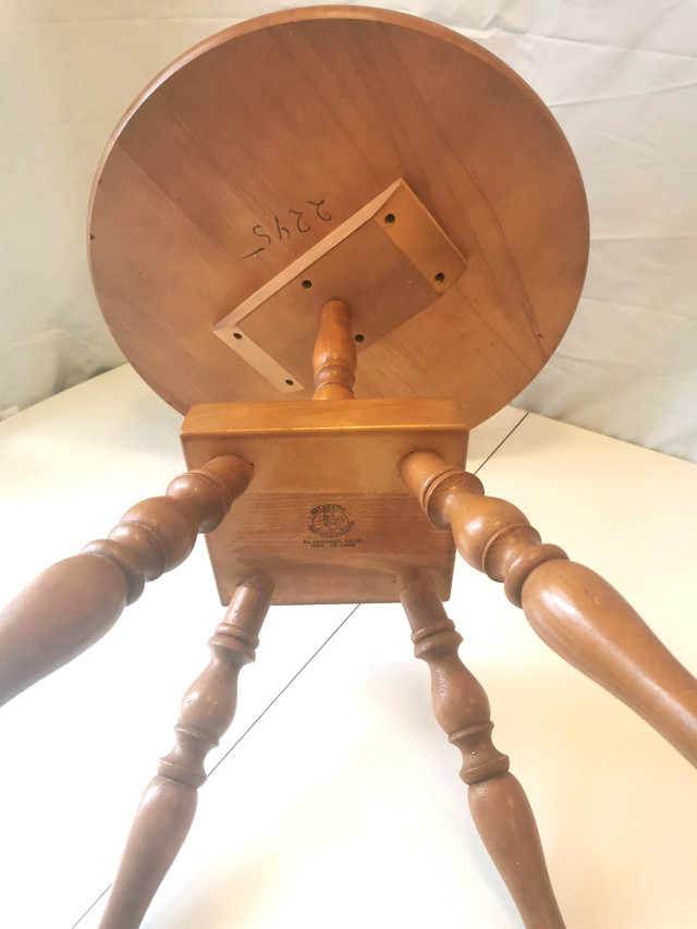 Vintage Wooden 3-Leg Pedestal Side Table - photo 5