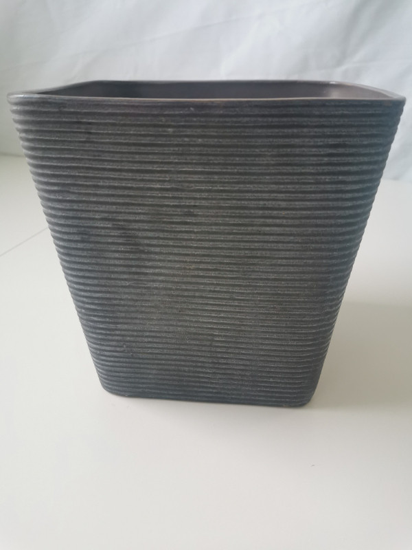 Unique Blue RIb Patterned Flower Planter