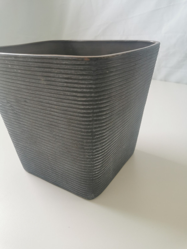 Unique Blue RIb Patterned Flower Planter - photo 2