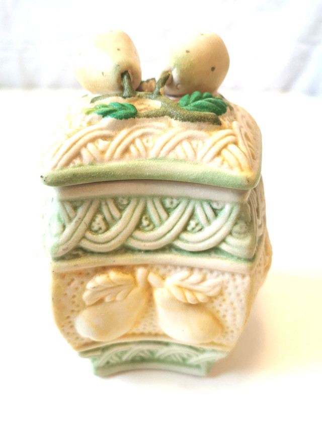 Porcelain Pear Themed Display Storage Vintage - photo 4