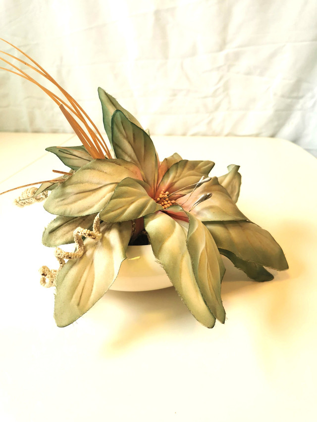 Vintage Pottery Planter Base complimented with Decorative Plant - photo 4
