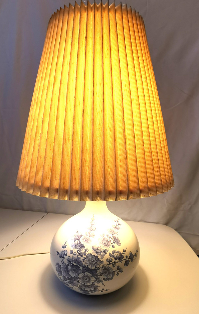 Vintage Botanical Design Lamp Ceramic with Shade