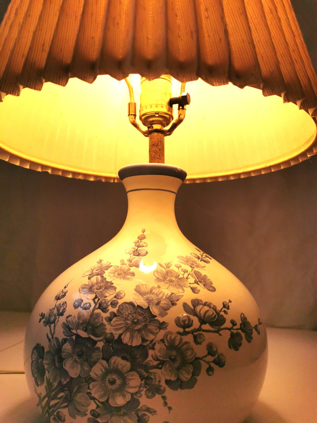 Vintage Botanical Design Lamp Ceramic with Shade - photo 3