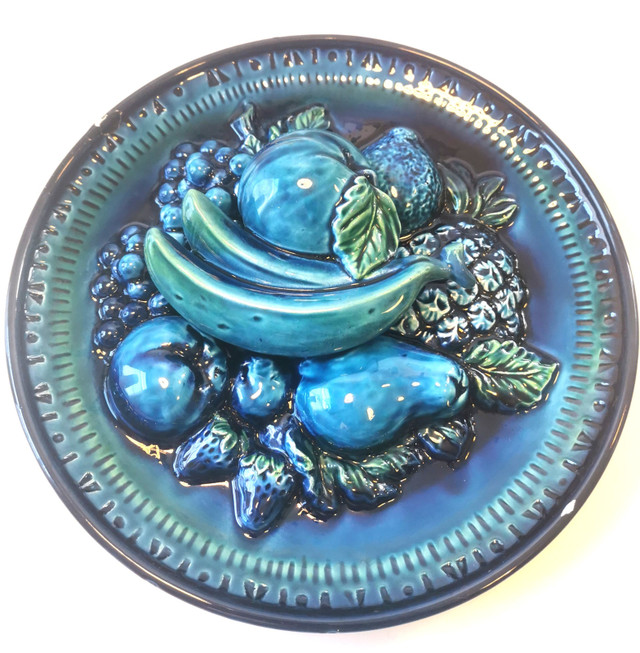 Ceramic raised fruit hanging plate Inarco blue Vintage - photo 2
