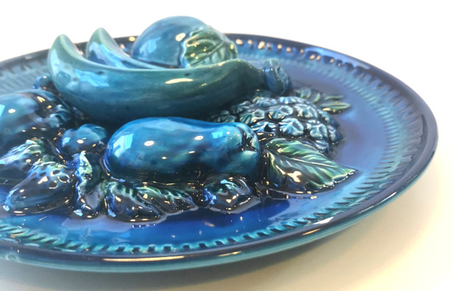 Ceramic raised fruit hanging plate Inarco blue Vintage - photo 5