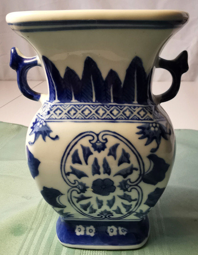 Vintage Chinese Blue & White Porcelain Vase