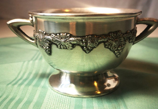 Bowl w/ Grape Wm A Rogers Silver Plated