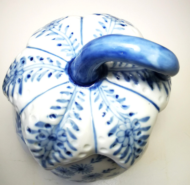 Trinket Container Pumpkin-shaped blue-and-white ceramic Vintage