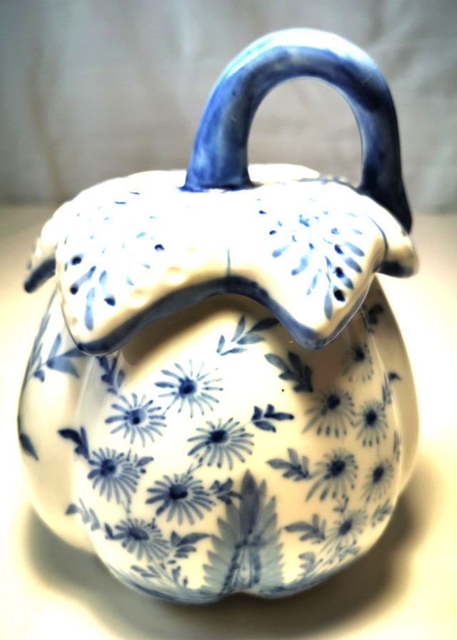 Trinket Container Pumpkin-shaped blue-and-white ceramic Vintage - photo 2
