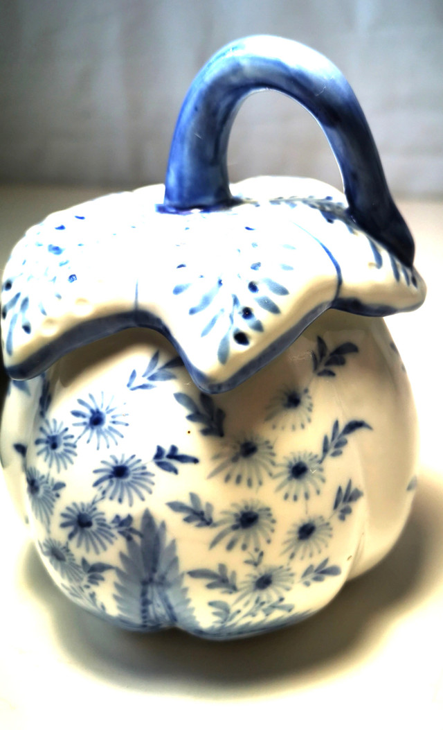 Trinket Container Pumpkin-shaped blue-and-white ceramic Vintage - photo 5