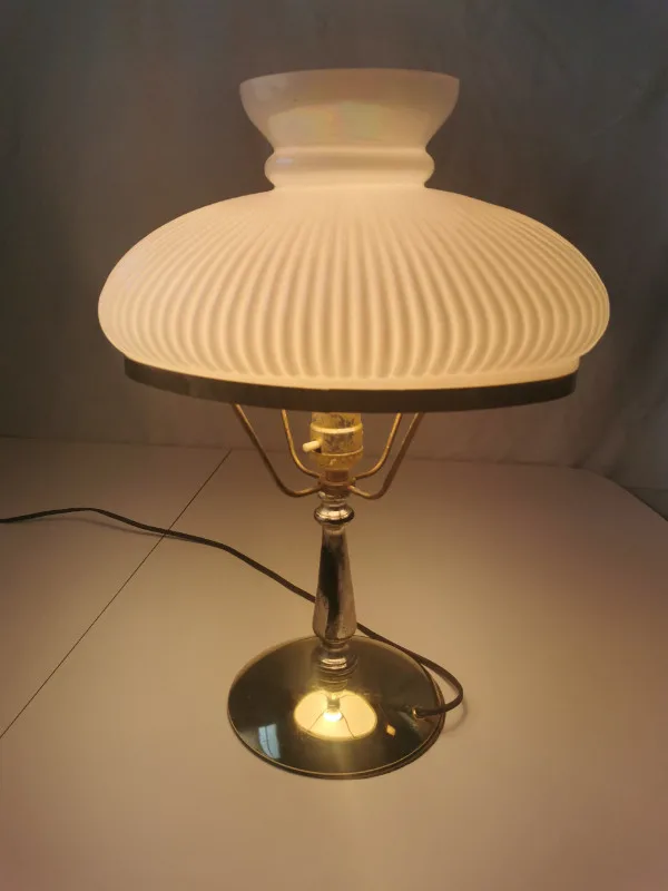 Table Lamp Beautiful Milk Glass Ribbed Shade Brass Base Vintage thumbnail