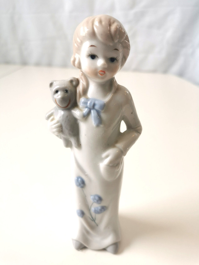 Vintage East German GDR Porcelain Figurine Girl with Teddy Bear - photo 2