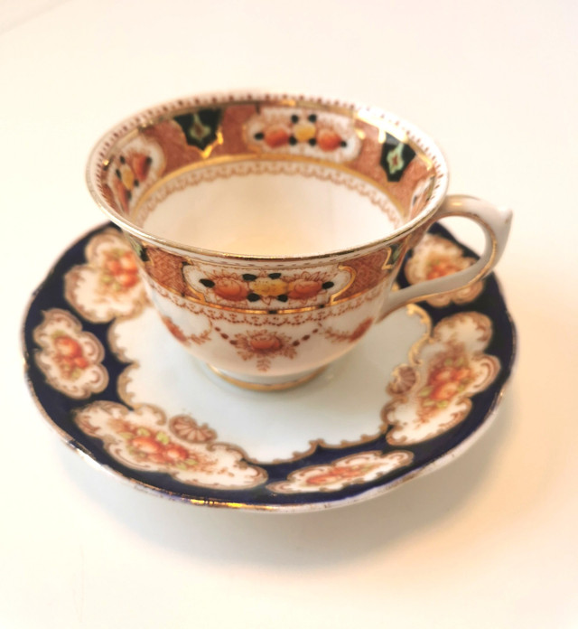Tea Cup and Saucer Royal Albert Crown China England Numbered Vin - photo 2