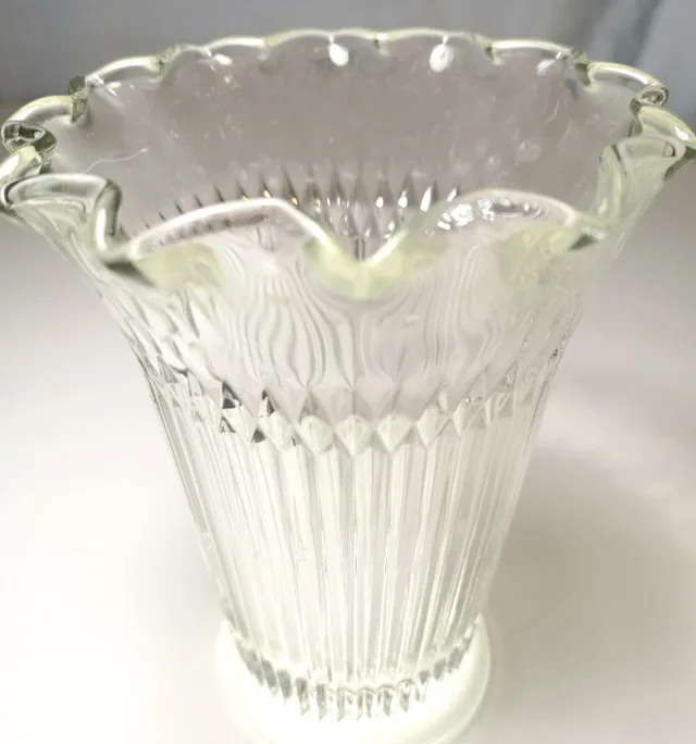 GLASS VASE classic design vertical ribbing adds texture vintage image indicator(5)