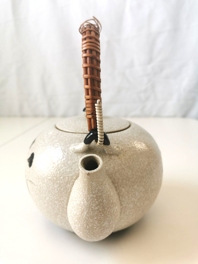 Tea Pot Vintage Japanese Rattan Handle - photo 2