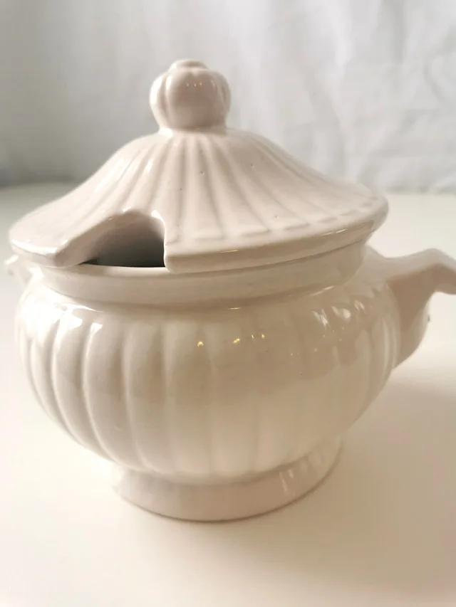 Soup Tureen White Ribbed Vintage Made in Japan image indicator(2)
