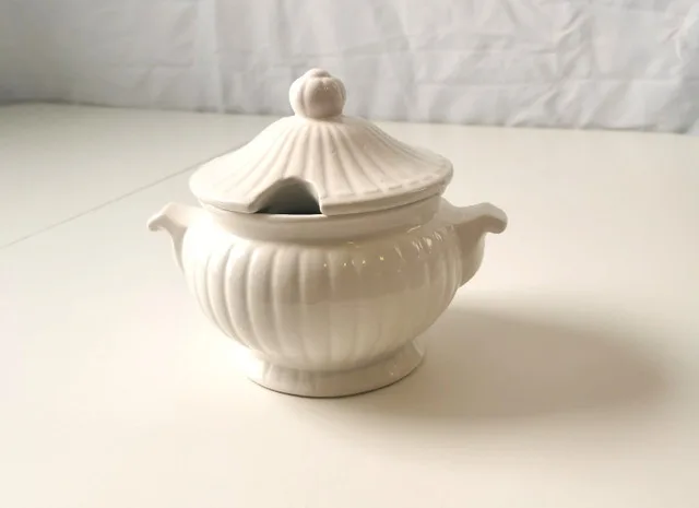 Soup Tureen White Ribbed Vintage Made in Japan image indicator(7)