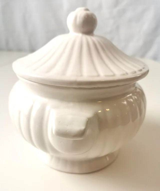 Soup Tureen White Ribbed Vintage Made in Japan image indicator(8)