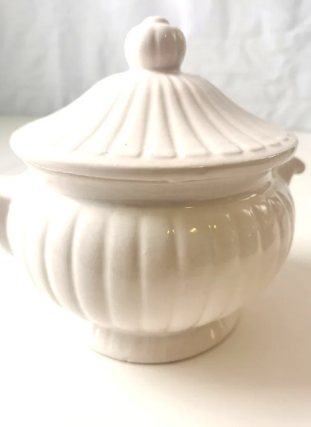 Soup Tureen White Ribbed Vintage Made in Japan image indicator(9)