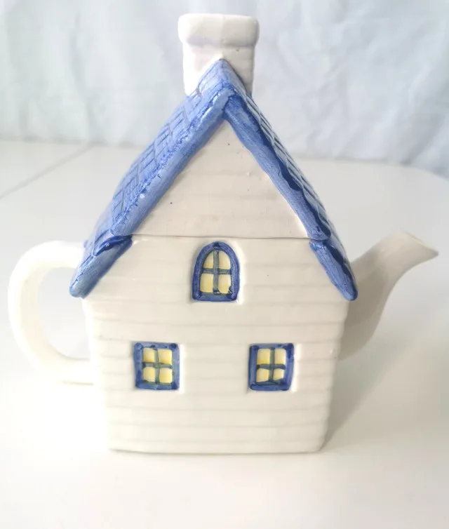 Tea Pot House with Removable Roof aka Lid Vintage image indicator(2)