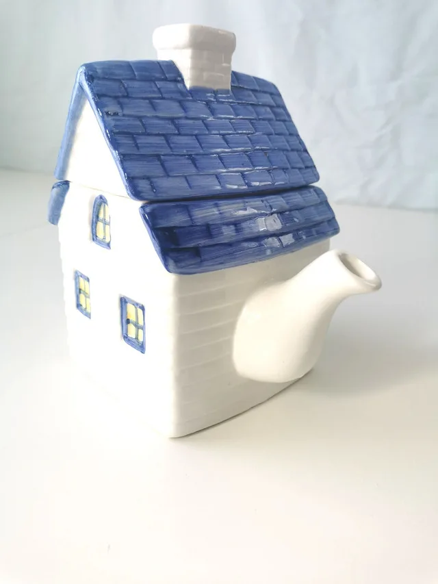 Tea Pot House with Removable Roof aka Lid Vintage image indicator(9)