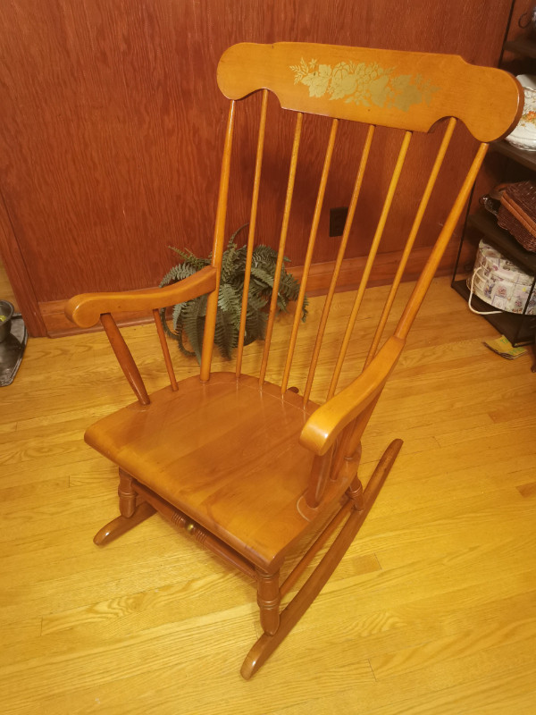 Rocking Chair Hardwood Spindle Vintage Very Solid - photo 3