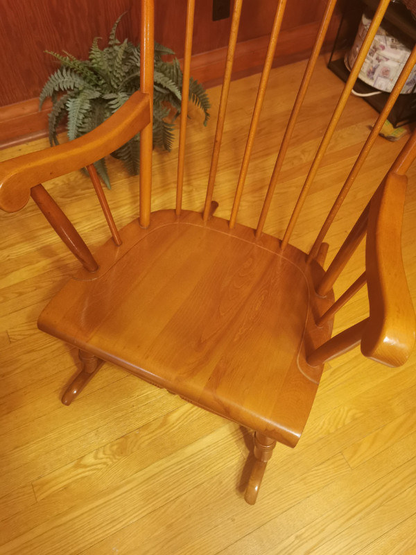 Rocking Chair Hardwood Spindle Vintage Very Solid - photo 5