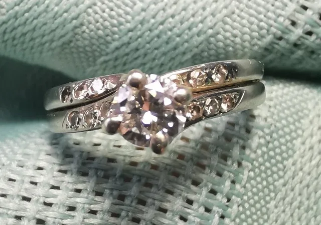 18 kt White Gold Solitaire Diamond Ring thumbnail