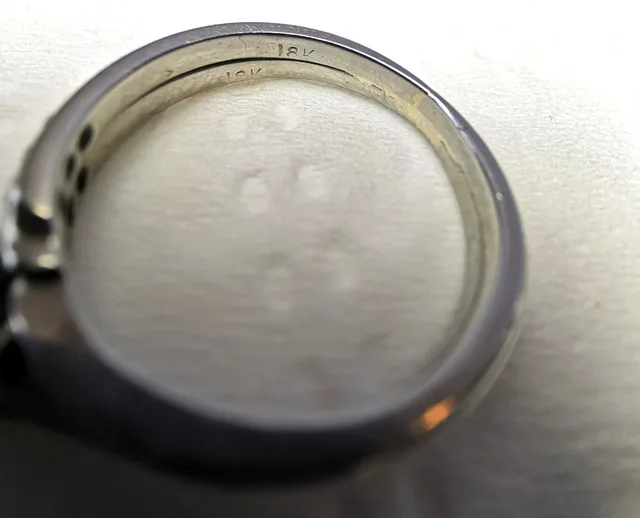 18 kt White Gold Solitaire Diamond Ring image indicator(10)