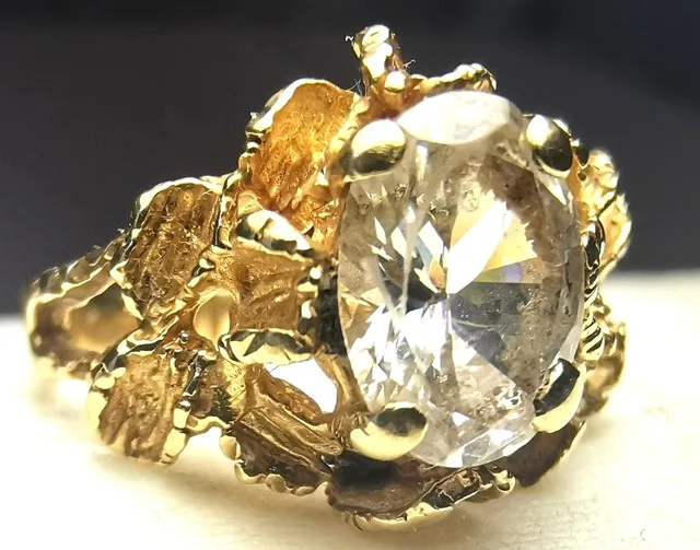 Ring 10kt Gold Leaf Pattern Stone Oval Crystal Quartz Vintage Re image indicator(6)