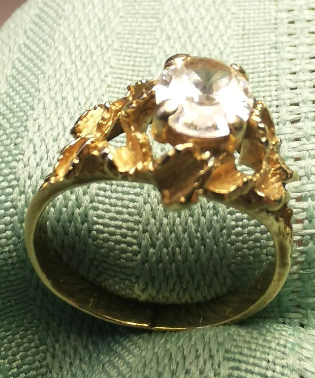 Ring 10kt Gold Leaf Pattern Stone Oval Crystal Quartz Vintage Re image indicator(9)
