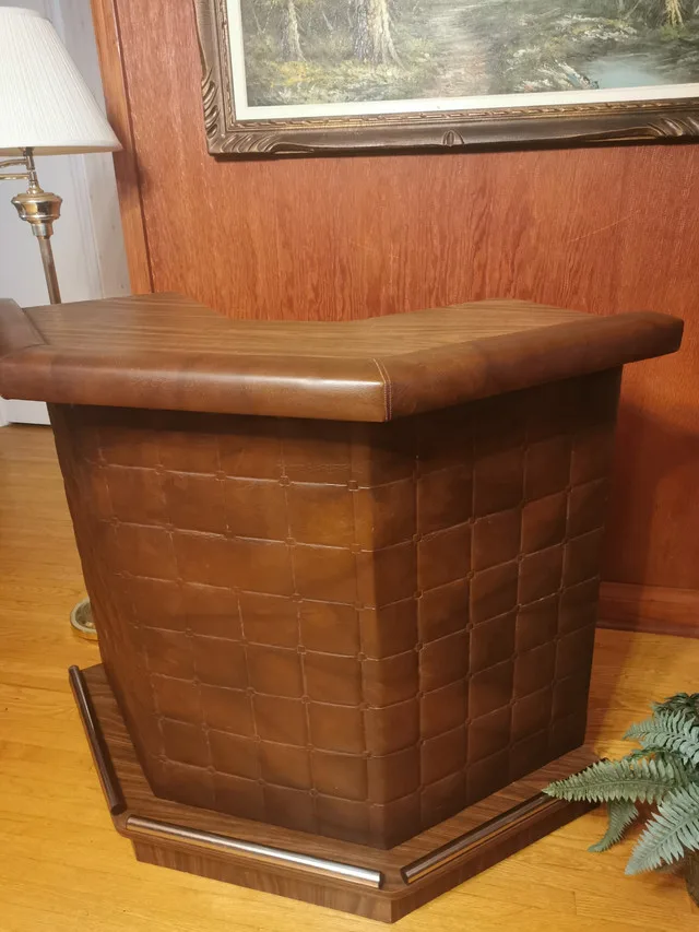 BAR 1960S PADDED FRONT PANELLING GRID SILVER FOOT RAIL GOOD COND image indicator(8)